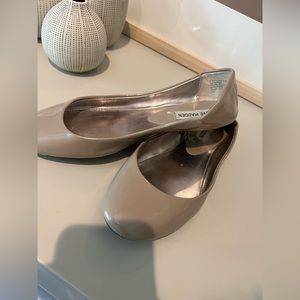 Steve Madden nude flats